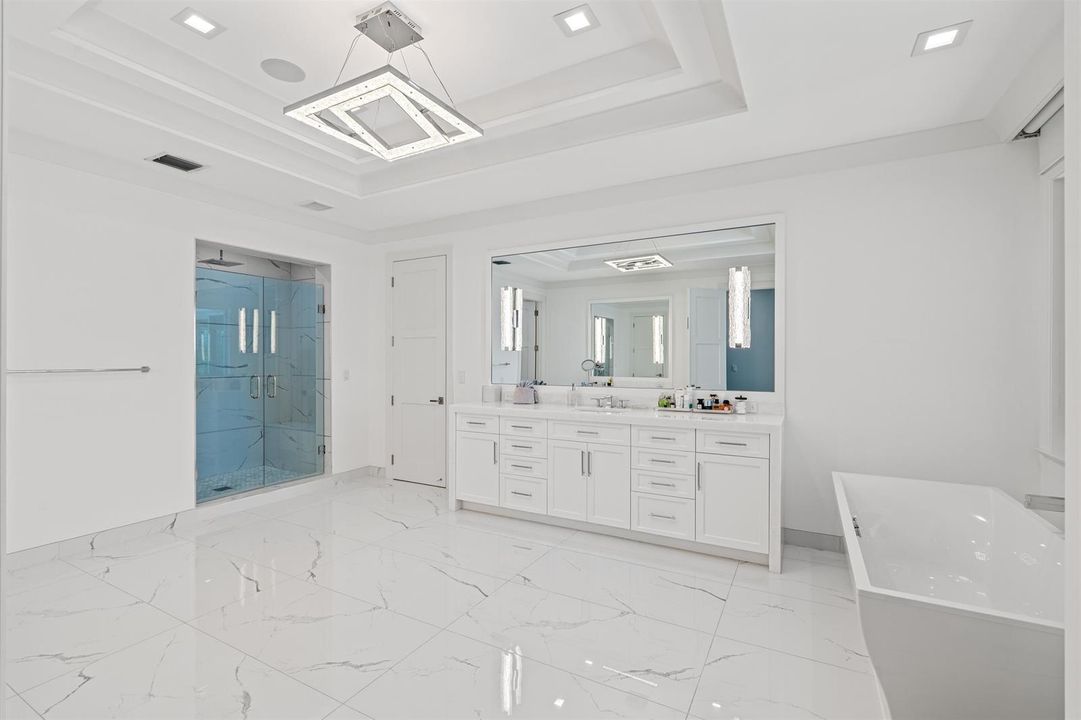 PRIMARY_BATH_LEFT_ANGLE