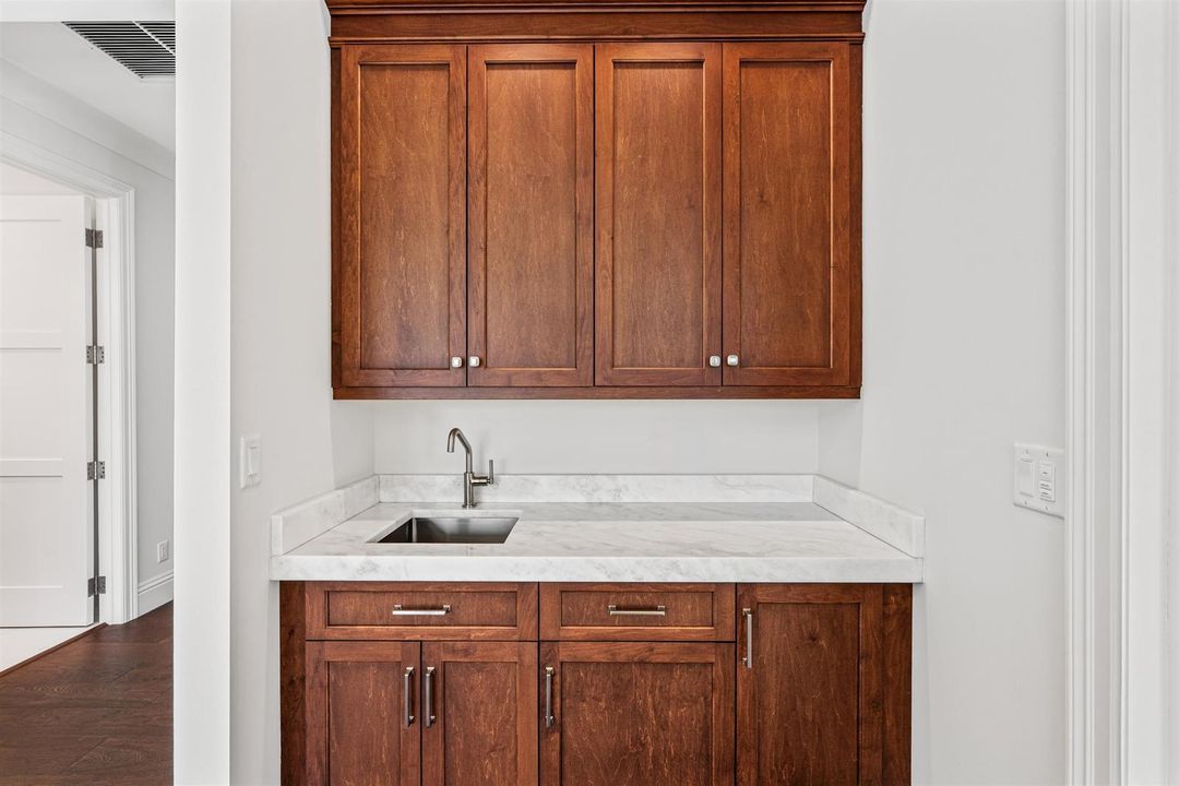 PRIMARY_BEDROOM_WET_BAR