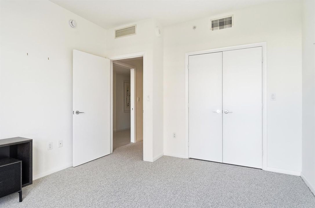 550-OKEECHOBEE-BLVD-602-33401-021