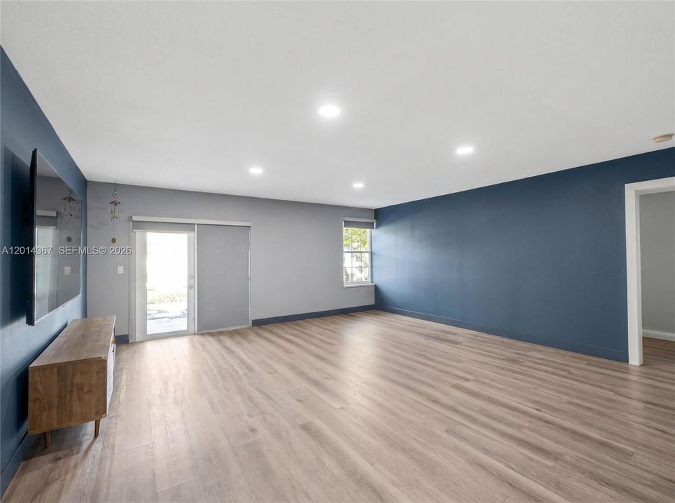 En Venta: $674,000 (5 camas, 3 baños, 2379 Pies cuadrados)