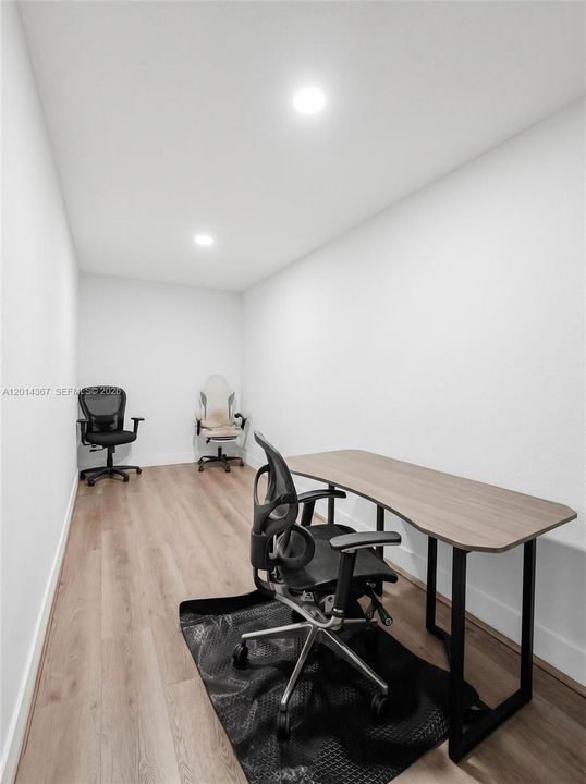 Ample office