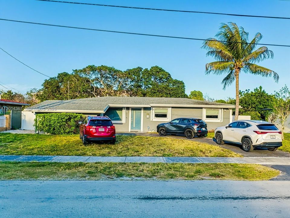 En Venta: $674,000 (5 camas, 3 baños, 2379 Pies cuadrados)