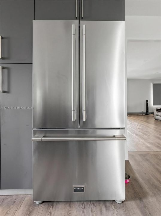 Refrigerator