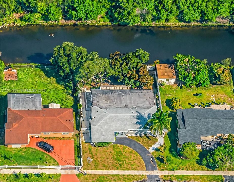 En Venta: $674,000 (5 camas, 3 baños, 2379 Pies cuadrados)