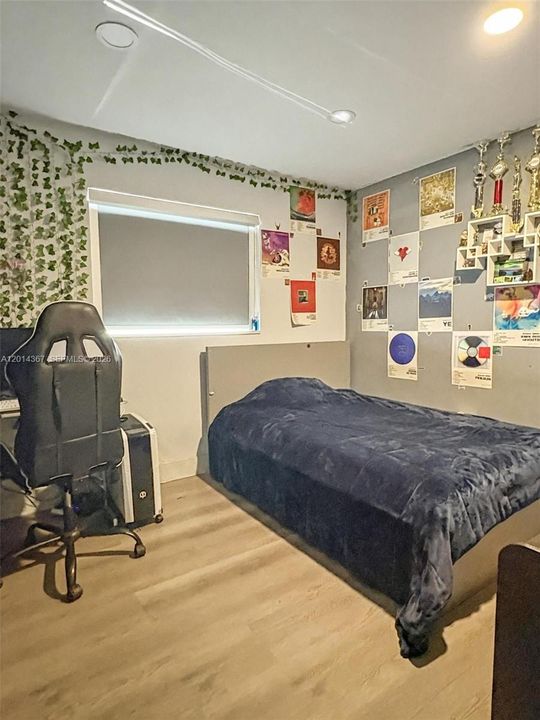 En Venta: $674,000 (5 camas, 3 baños, 2379 Pies cuadrados)