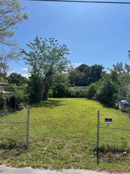 For Sale: $599,000 (0.11 acres)