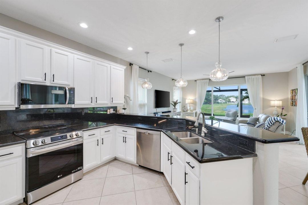 11431 Majestic Acres Terr - 12.jpg-SMALL