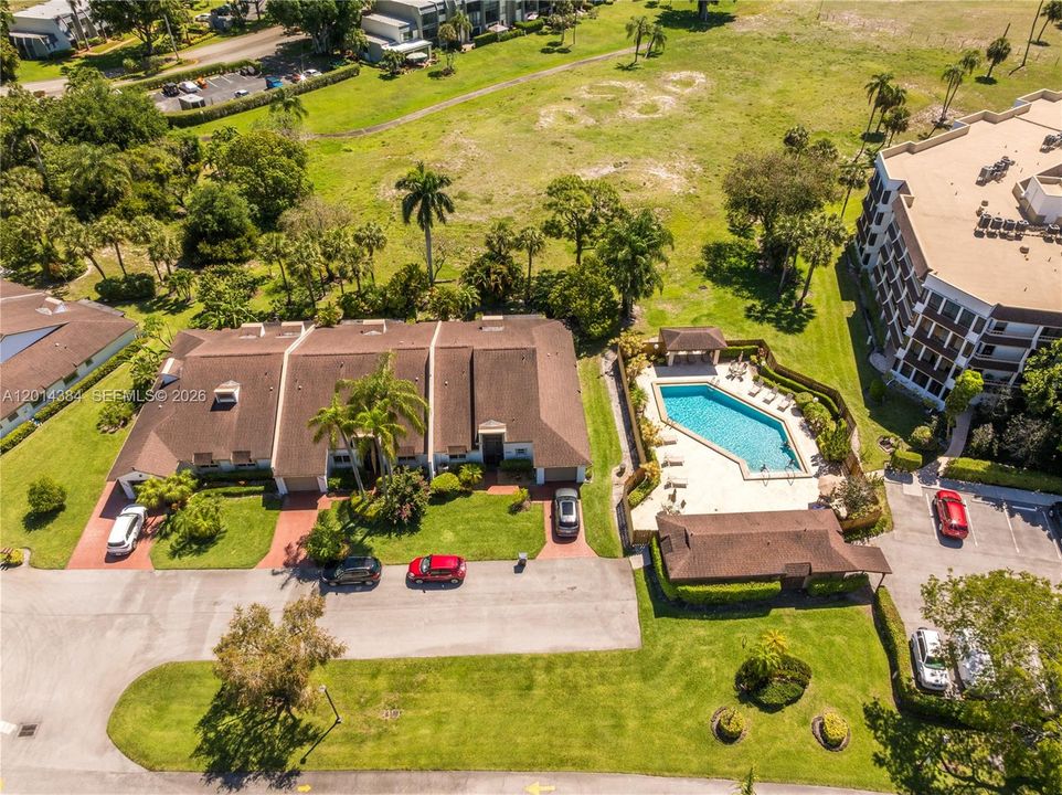 For Sale: $329,900 (2 beds, 2 baths, 2036 Square Feet)