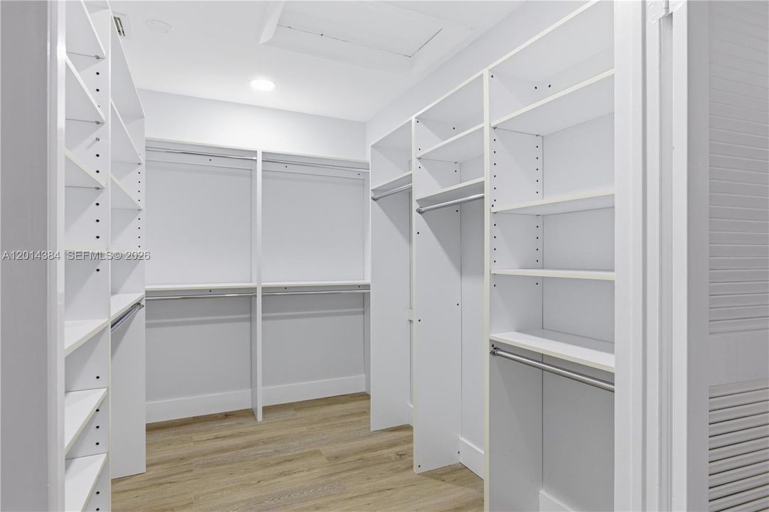 Master walking closet