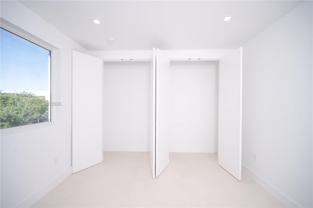 En Venta: $2,150,000 (5 camas, 4 baños, 4078 Pies cuadrados)