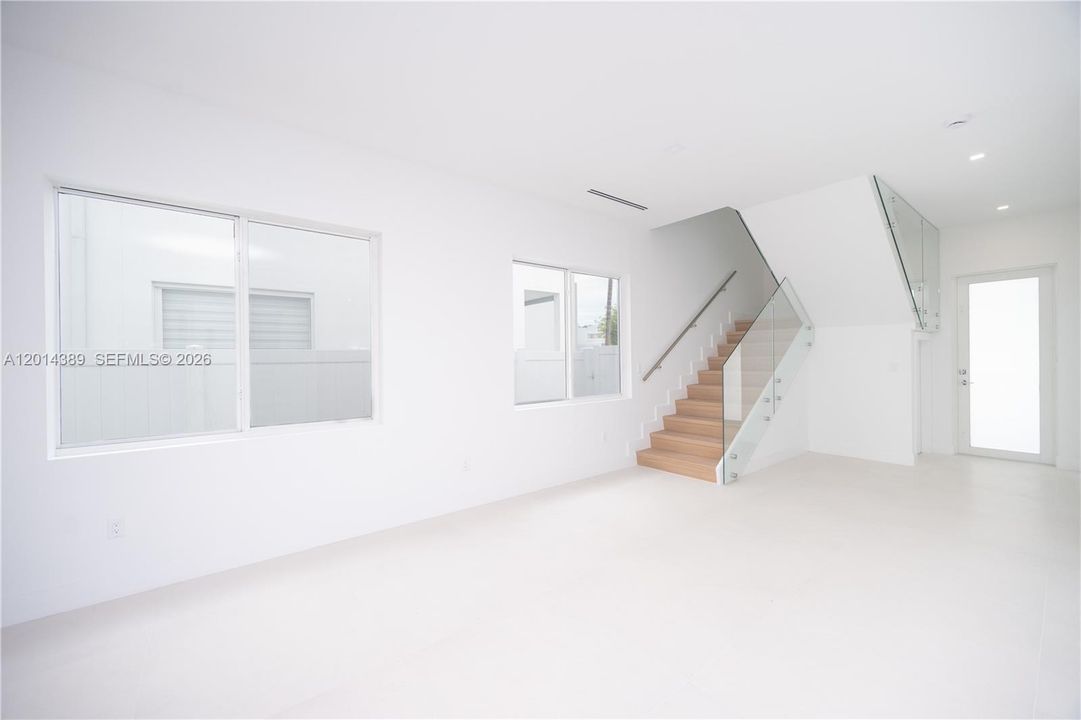 En Venta: $2,150,000 (5 camas, 4 baños, 4078 Pies cuadrados)