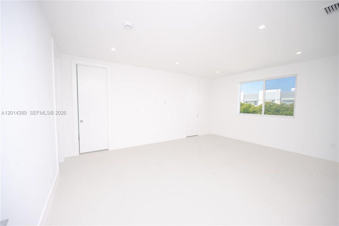 En Venta: $2,150,000 (5 camas, 4 baños, 4078 Pies cuadrados)