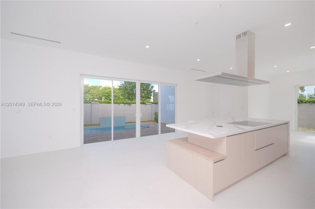 En Venta: $2,150,000 (5 camas, 4 baños, 4078 Pies cuadrados)