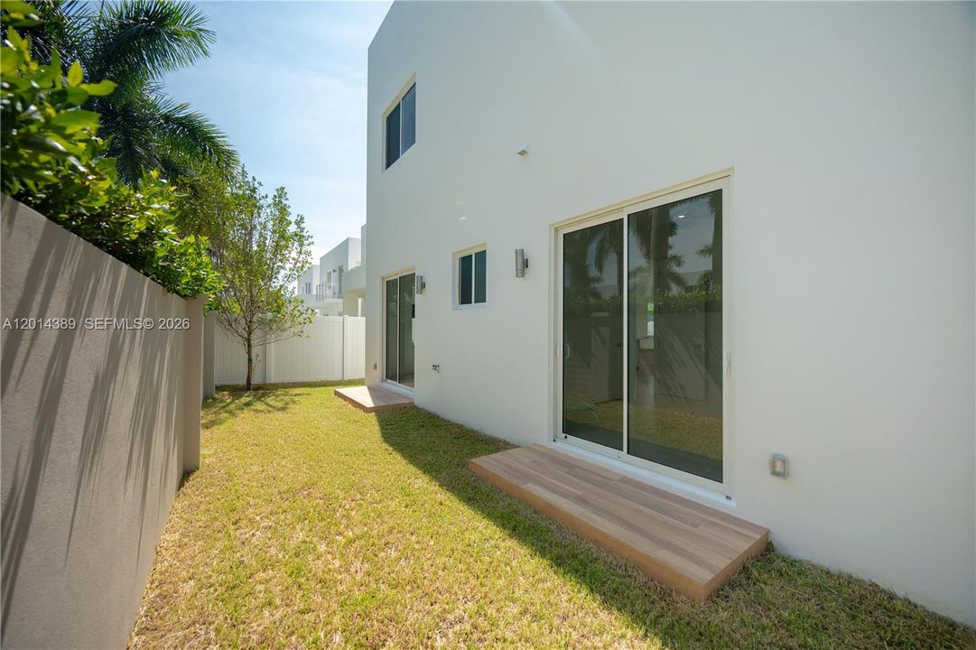En Venta: $2,150,000 (5 camas, 4 baños, 4078 Pies cuadrados)