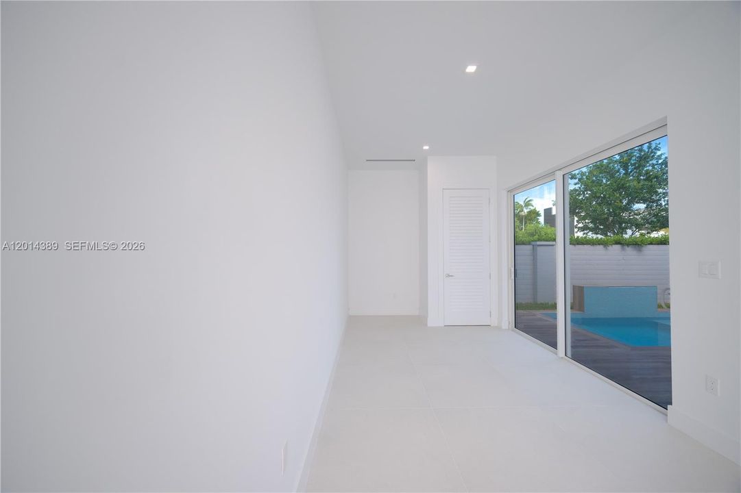 En Venta: $2,150,000 (5 camas, 4 baños, 4078 Pies cuadrados)