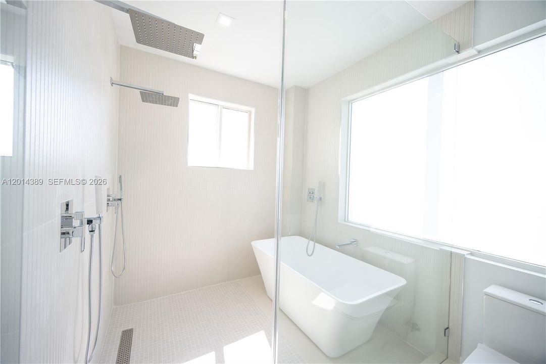 En Venta: $2,150,000 (5 camas, 4 baños, 4078 Pies cuadrados)