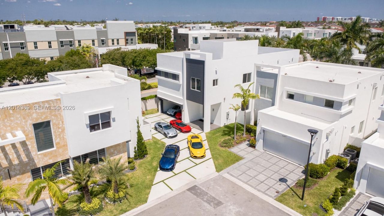 En Venta: $2,150,000 (5 camas, 4 baños, 4078 Pies cuadrados)