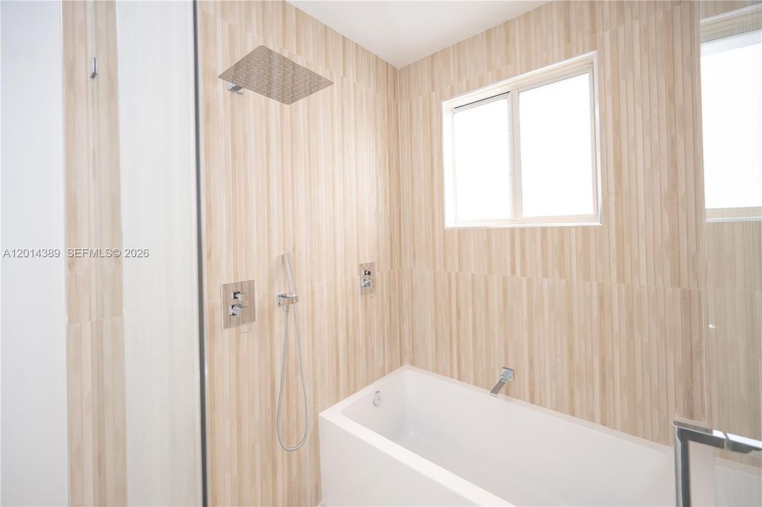 En Venta: $2,150,000 (5 camas, 4 baños, 4078 Pies cuadrados)