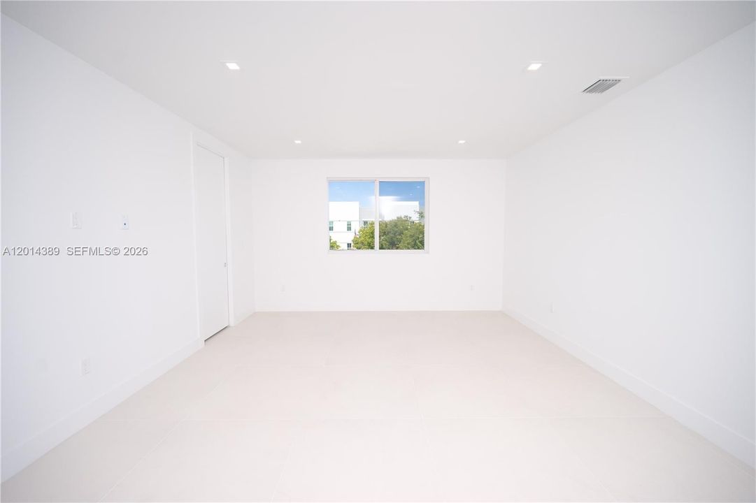 En Venta: $2,150,000 (5 camas, 4 baños, 4078 Pies cuadrados)