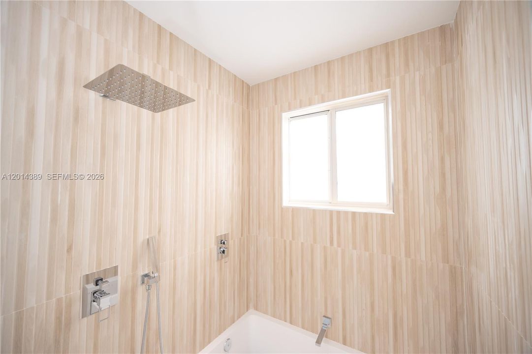 En Venta: $2,150,000 (5 camas, 4 baños, 4078 Pies cuadrados)