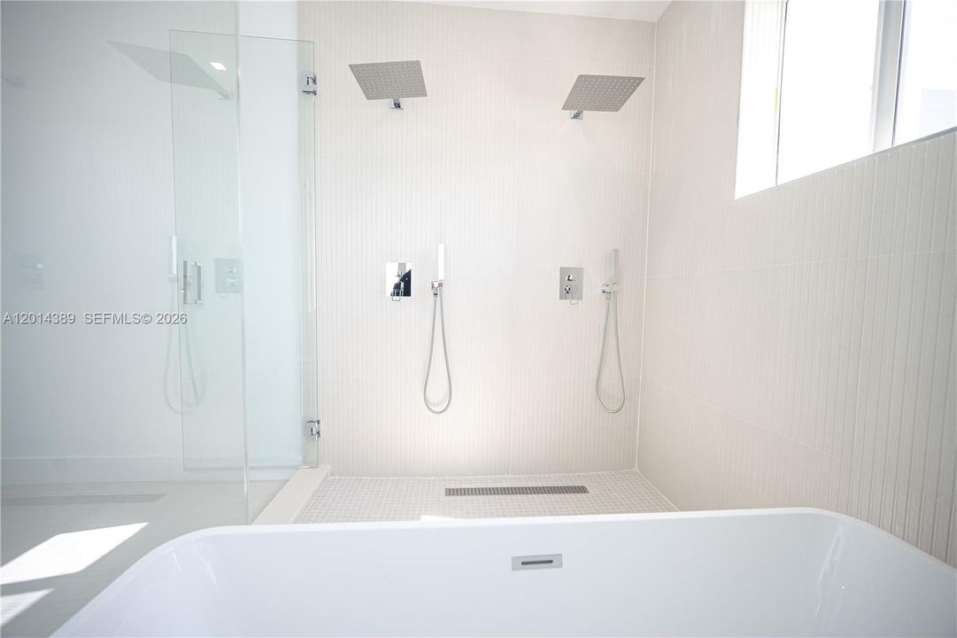 En Venta: $2,150,000 (5 camas, 4 baños, 4078 Pies cuadrados)