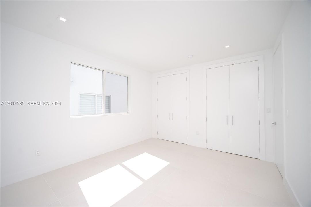 En Venta: $2,150,000 (5 camas, 4 baños, 4078 Pies cuadrados)
