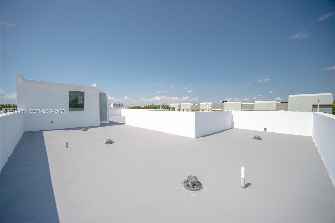 En Venta: $2,150,000 (5 camas, 4 baños, 4078 Pies cuadrados)
