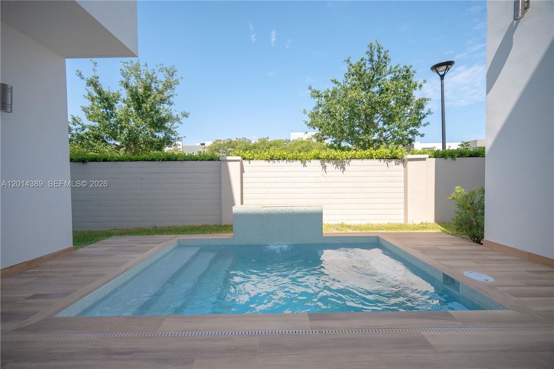 En Venta: $2,150,000 (5 camas, 4 baños, 4078 Pies cuadrados)