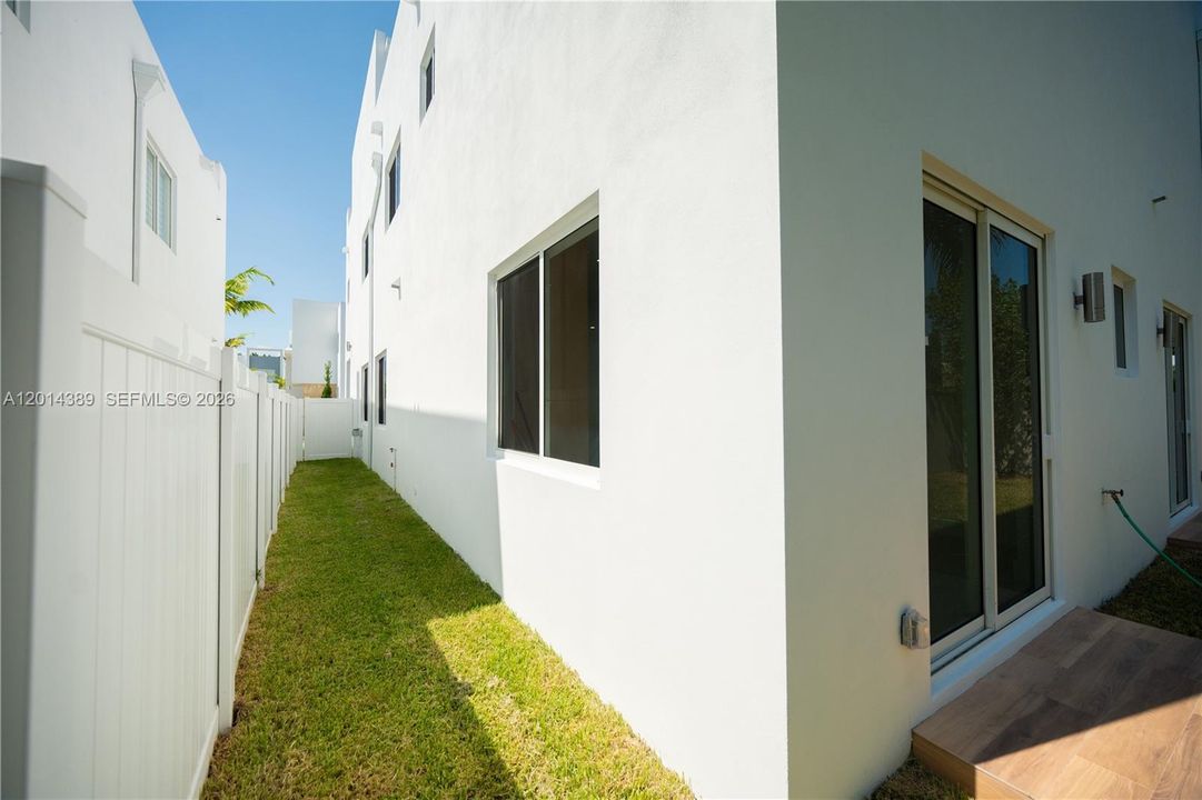 En Venta: $2,150,000 (5 camas, 4 baños, 4078 Pies cuadrados)