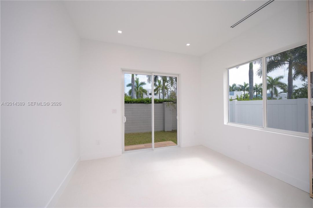 En Venta: $2,150,000 (5 camas, 4 baños, 4078 Pies cuadrados)
