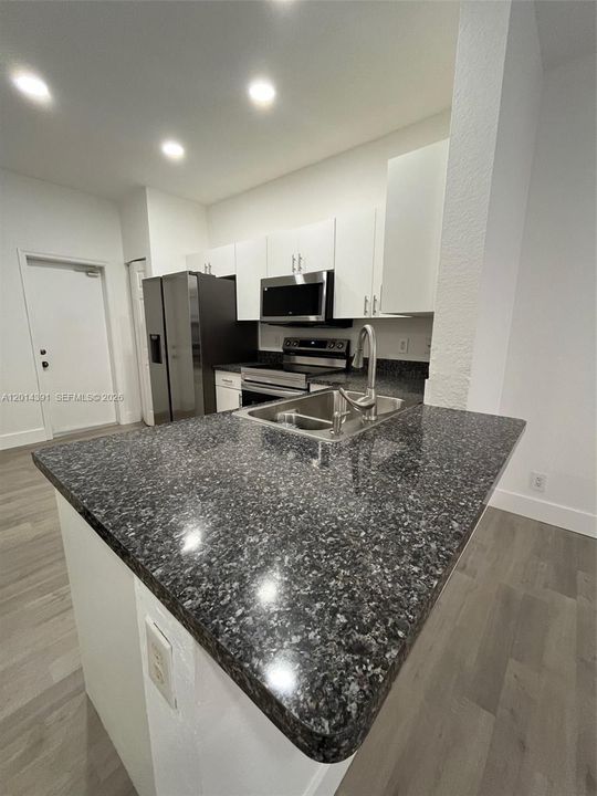 Recently Rented: $2,650 (2 beds, 2 baths, 1155 Square Feet)