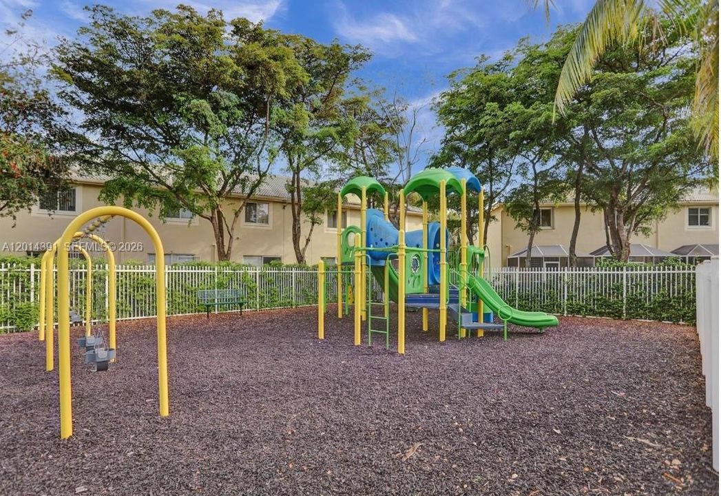 Recently Rented: $2,650 (2 beds, 2 baths, 1155 Square Feet)