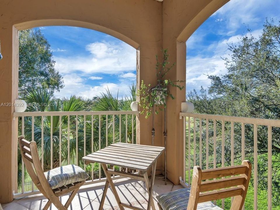 For Rent: $2,400 (2 beds, 2 baths, 1219 Square Feet)