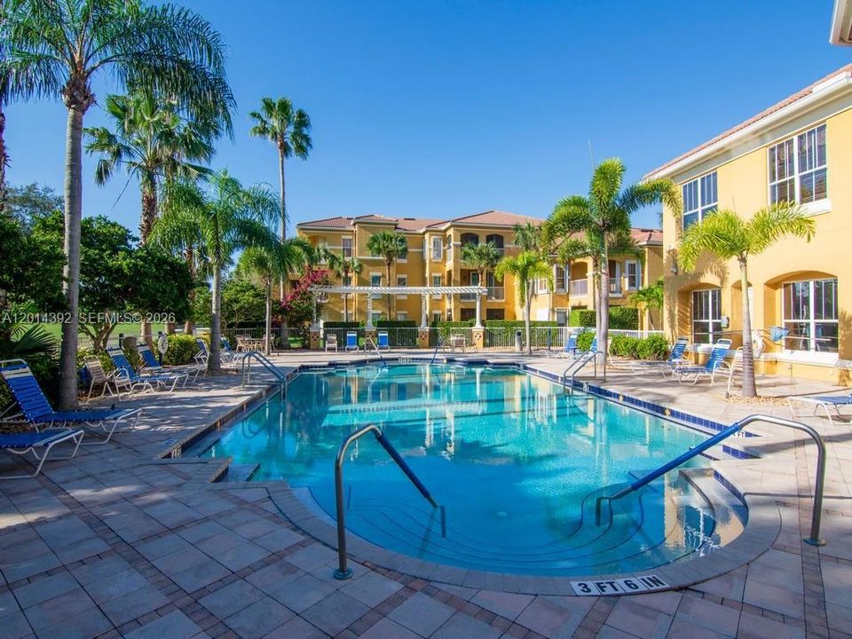 For Rent: $2,400 (2 beds, 2 baths, 1219 Square Feet)