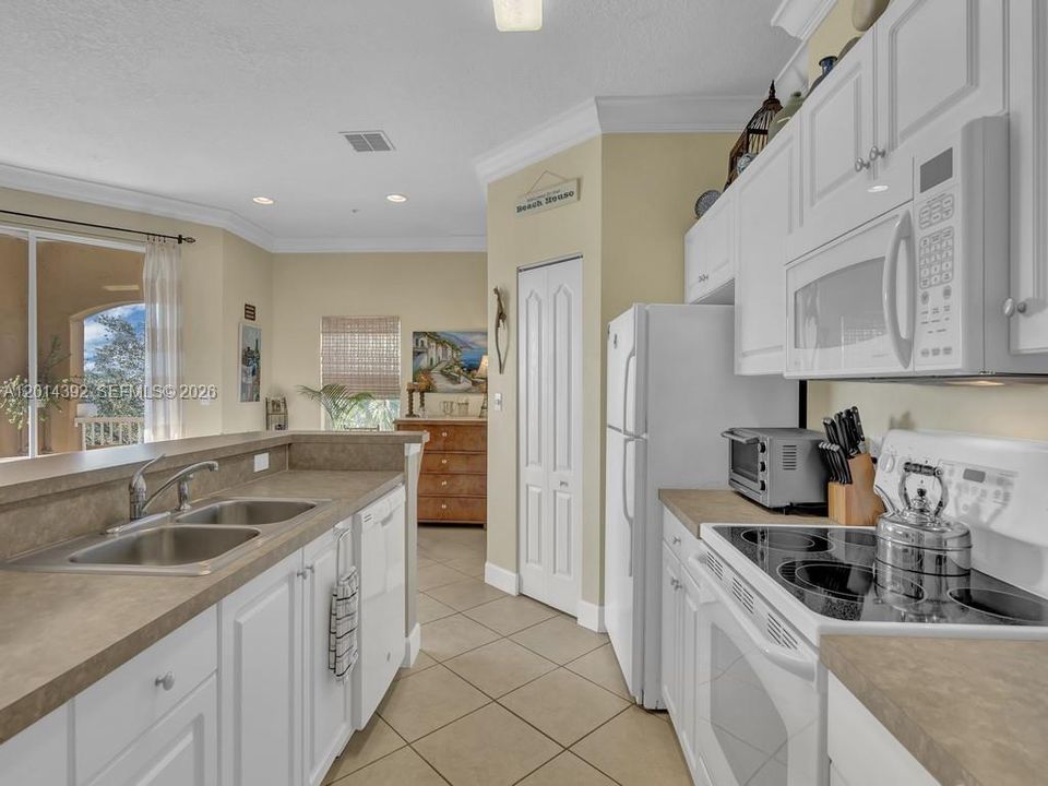 For Rent: $2,400 (2 beds, 2 baths, 1219 Square Feet)