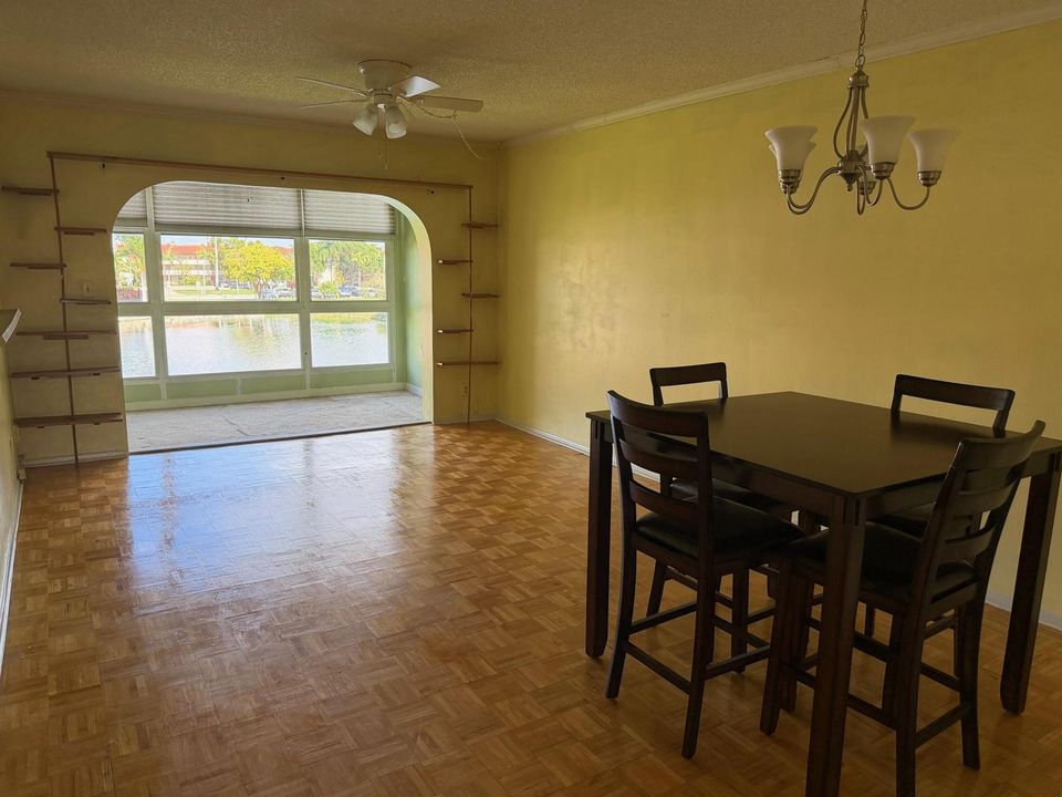 Living Room/Dining