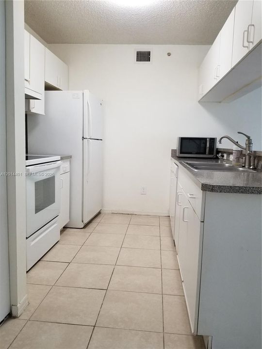 Activo con contrato: $1,800 (1 camas, 1 baños, 659 Pies cuadrados)
