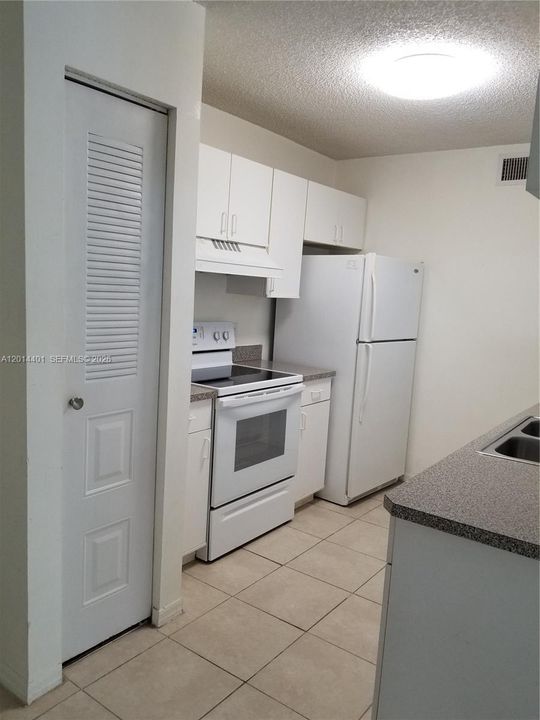 Activo con contrato: $1,800 (1 camas, 1 baños, 659 Pies cuadrados)