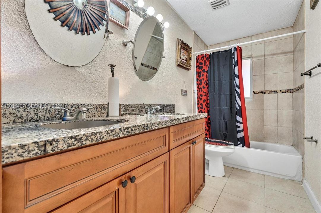 En Venta: $699,000 (0 camas, 0 baños, 2415 Pies cuadrados)