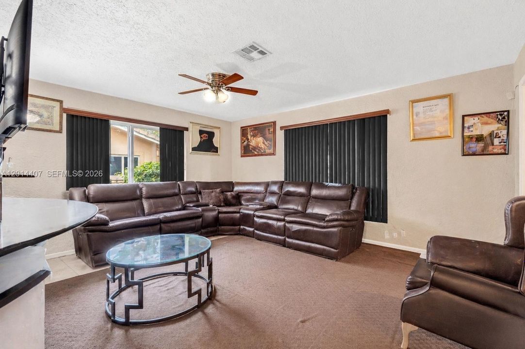 En Venta: $699,000 (0 camas, 0 baños, 2415 Pies cuadrados)