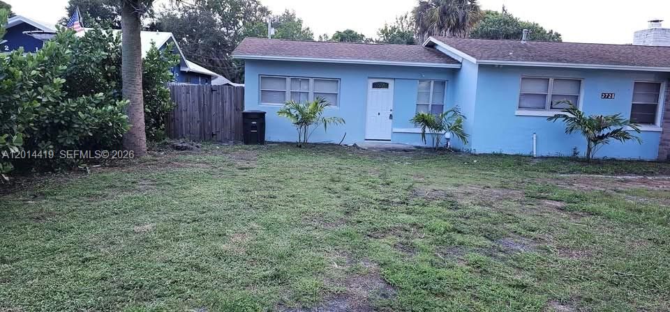 Recently Rented: $2,100 (3 beds, 1 baths, 2467 Square Feet)