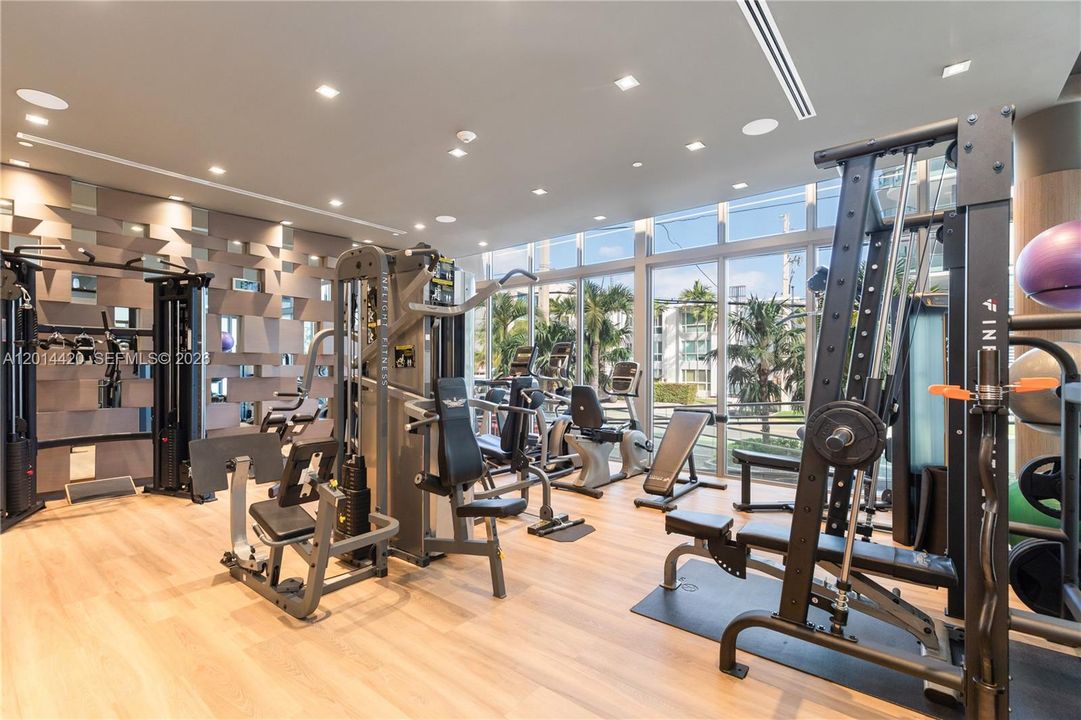 For Sale: $949,000 (2 beds, 3 baths, 1335 Square Feet)