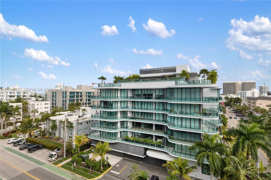 For Sale: $949,000 (2 beds, 3 baths, 1335 Square Feet)
