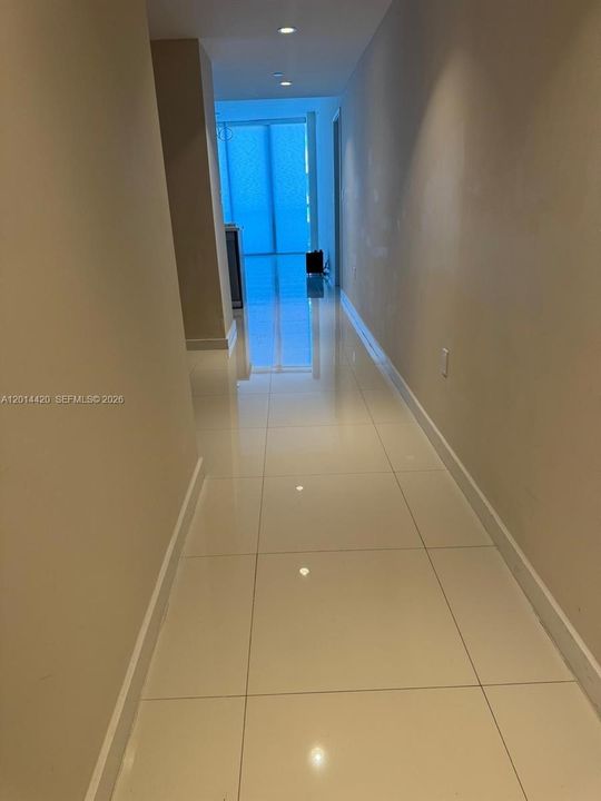 For Sale: $949,000 (2 beds, 3 baths, 1335 Square Feet)