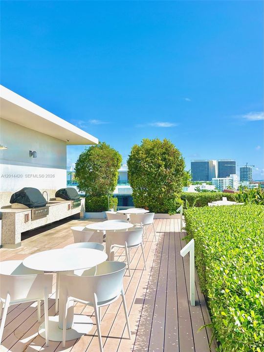 For Sale: $949,000 (2 beds, 3 baths, 1335 Square Feet)