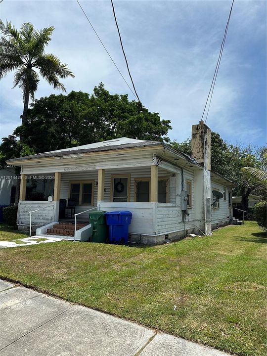 For Sale: $975,000 (3 beds, 1 baths, 1014 Square Feet)
