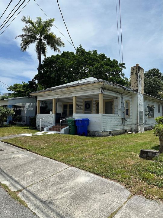 For Sale: $975,000 (3 beds, 1 baths, 1014 Square Feet)