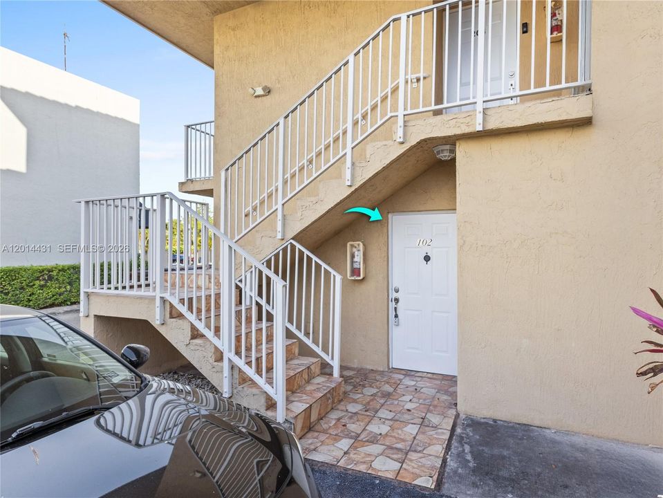 Active With Contract: $324,900 (3 beds, 2 baths, 1080 Square Feet)