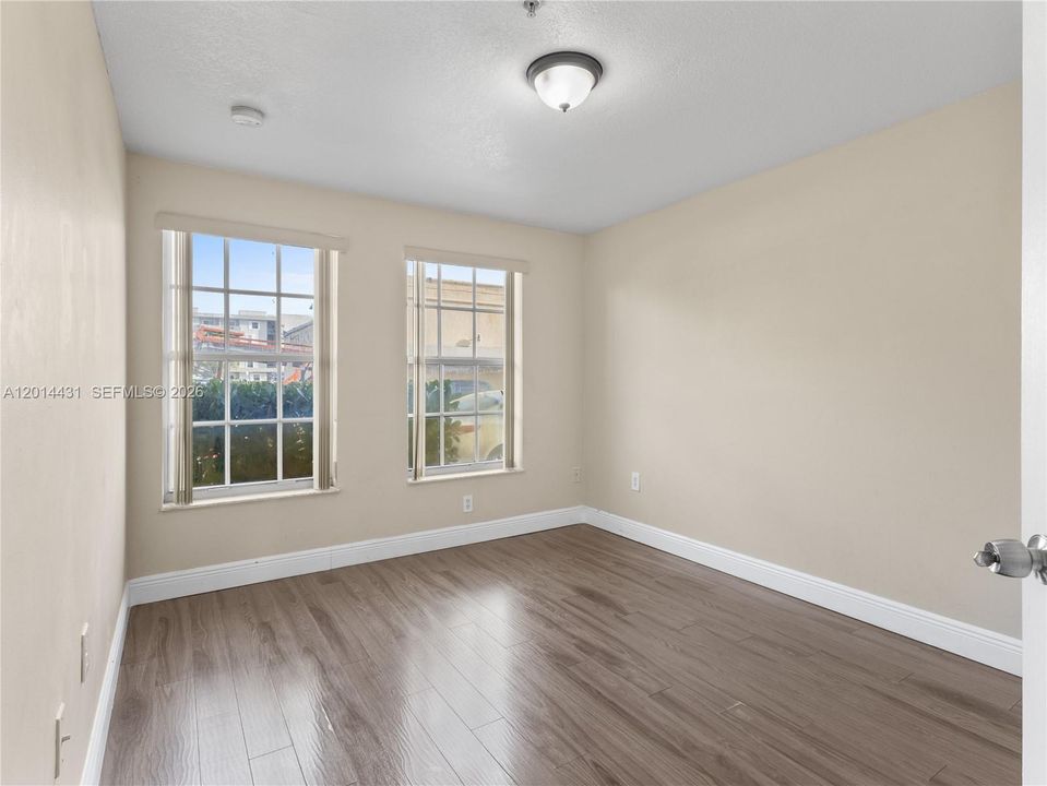 Active With Contract: $324,900 (3 beds, 2 baths, 1080 Square Feet)