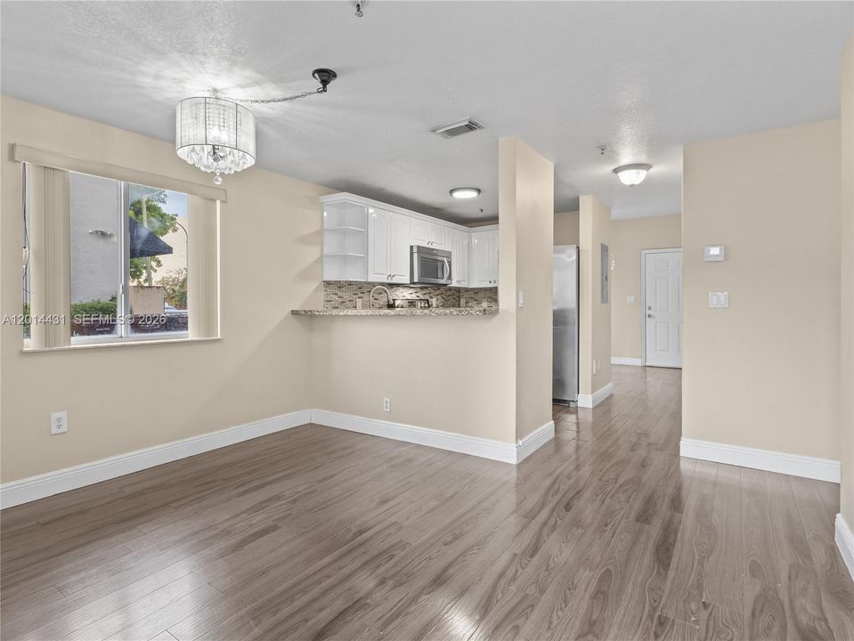 Active With Contract: $324,900 (3 beds, 2 baths, 1080 Square Feet)
